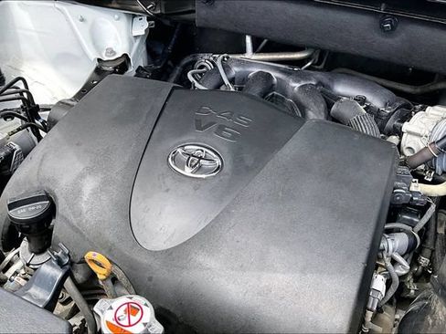 Used 2018 Toyota Highlander LE FWD image 35