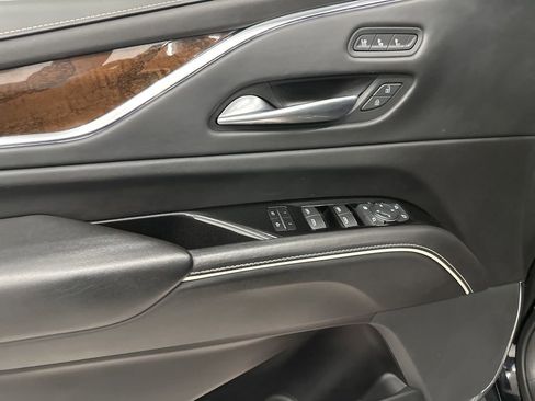 Used 2021 Cadillac Escalade Premium Luxury Platinum image 12