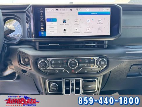 Used 2025 Jeep Gladiator Mojave w/ Convenience Group AWD/4WD image 5