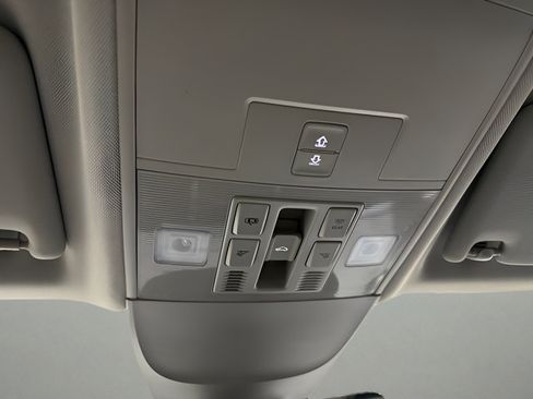 Used 2023 Volkswagen Taos SE w/ Panoramic Sunroof Package FWD image 24