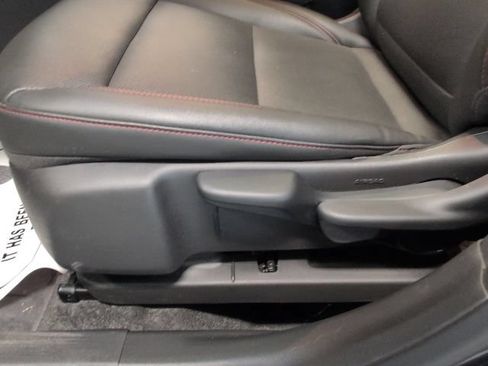 Used 2025 Chevrolet Trax RS w/ Sunroof Package FWD image 14