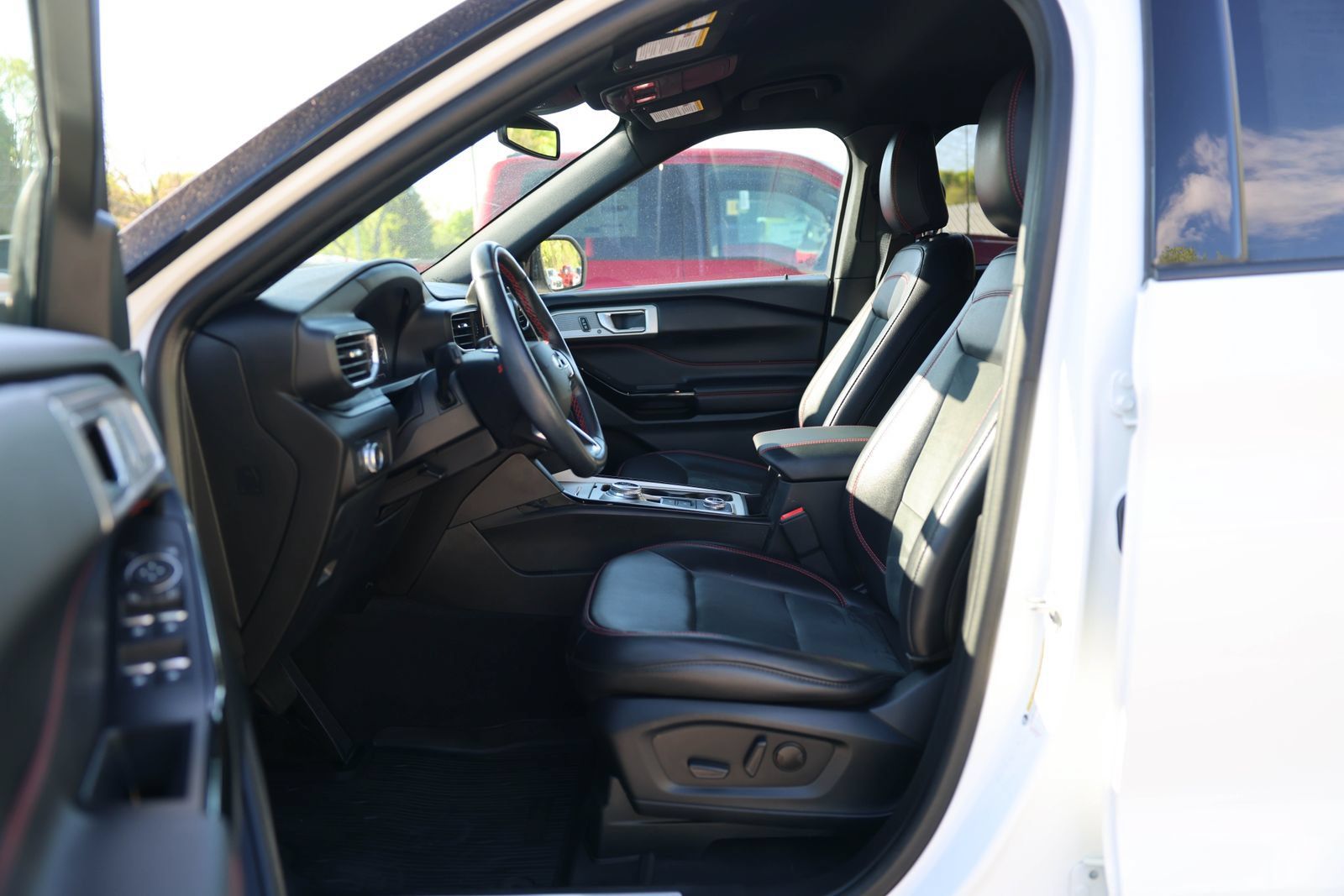 Certified 2022 Ford Explorer ST-Line w/ Class IV Trailer Tow Package AWD/4WD image 19