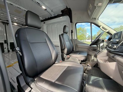 New 2025 Ford Transit 250 148 Medium Roof image 11