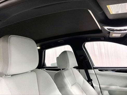 Used 2025 Porsche Macan AWD/4WD image 26