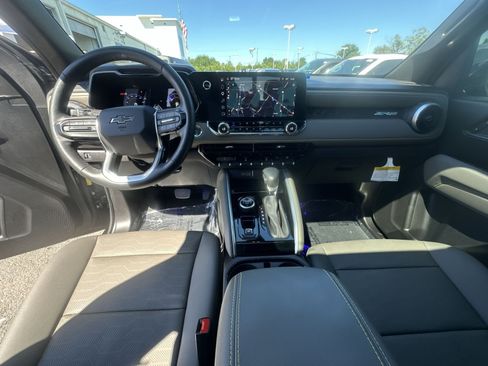 Used 2025 Chevrolet Colorado ZR2 w/ Midnight Edition AWD/4WD image 31