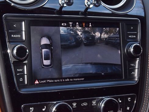Used 2020 Bentley Bentayga image 28