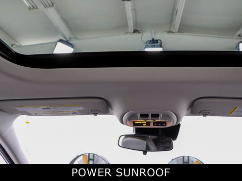 Used 2024 Chevrolet Trax LT w/ Sunroof Package FWD image 20