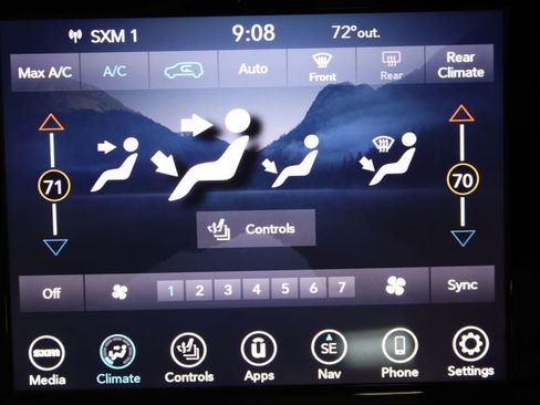 Used 2019 Chrysler Pacifica Limited w/ Tire & Wheel Group FWD image 45