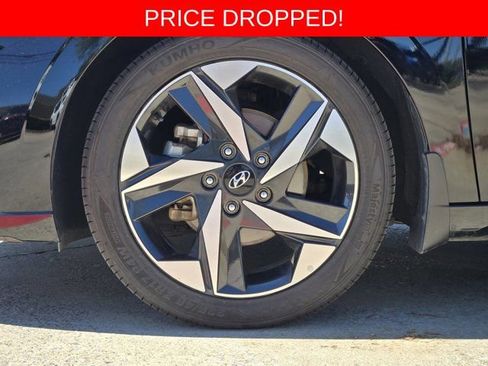 Used 2023 Hyundai Elantra Limited FWD image 11