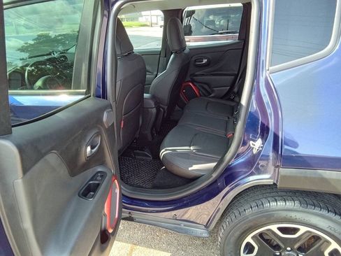 Used 2016 Jeep Renegade Trailhawk w/ Premium Trailhawk Package AWD/4WD image 15