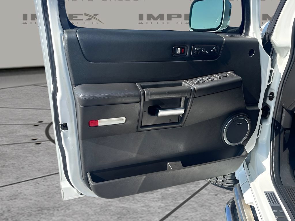 Used 2005 HUMMER H2 SUT w/ Preferred Equipment Group AWD/4WD image 23