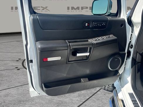 Used 2005 HUMMER H2 SUT w/ Preferred Equipment Group AWD/4WD image 23