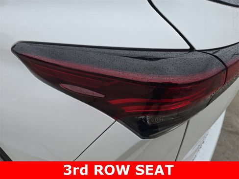 Used 2024 Toyota Highlander Limited image 36