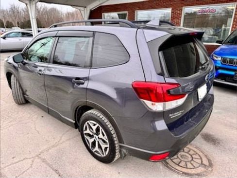 Used 2021 Subaru Forester Premium AWD/4WD image 3
