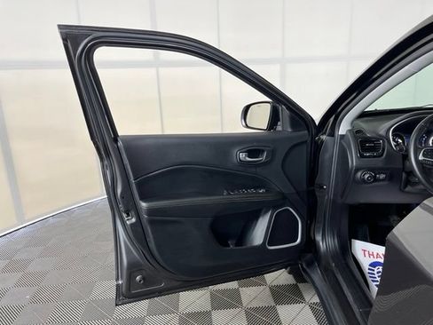 Used 2018 Jeep Compass Limited w/ Navigation Group AWD/4WD image 10