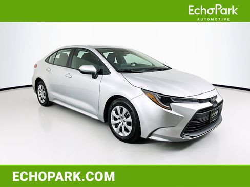 Used 2023 Toyota Corolla LE image 1