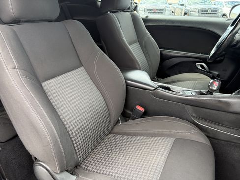 Used 2020 Dodge Challenger SXT RWD image 10