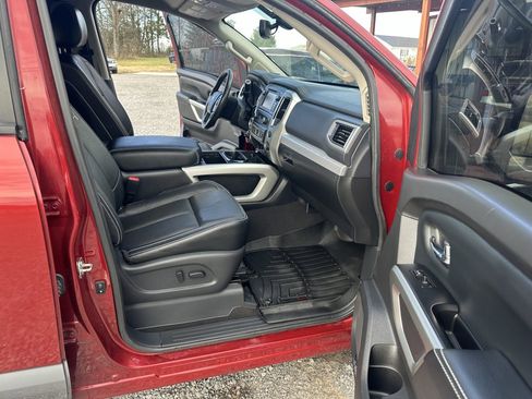 Used 2017 Nissan Titan PRO-4X w/ Pro-4x Convenience Package image 19