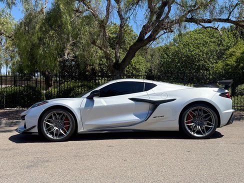 Used 2026 Chevrolet Corvette Z06 RWD image 2