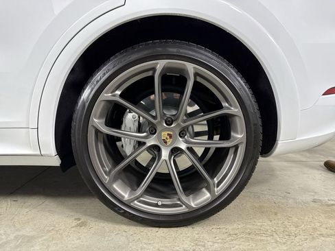 Certified 2023 Porsche Cayenne Turbo AWD/4WD image 14