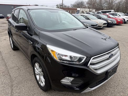 Used 2019 Ford Escape SE image 1