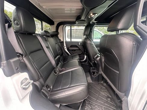 Used 2022 Jeep Gladiator Overland w/ Popular Equipment Package AWD/4WD image 35