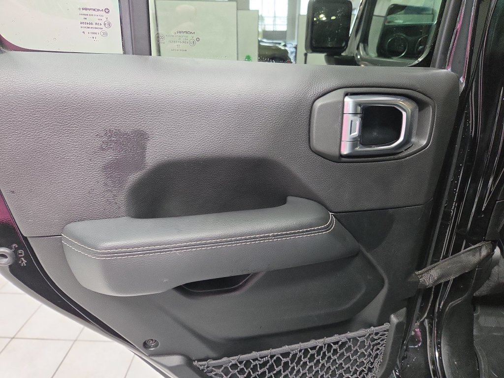 Used 2020 Jeep Wrangler Unlimited Sahara AWD/4WD image 25