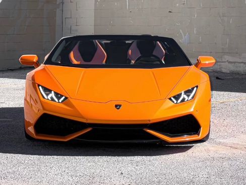 Used 2016 Lamborghini Huracan LP 610-4 image 3