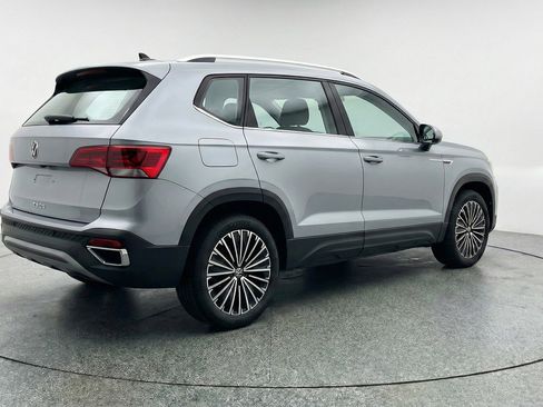 Used 2025 Volkswagen Taos SE image 9