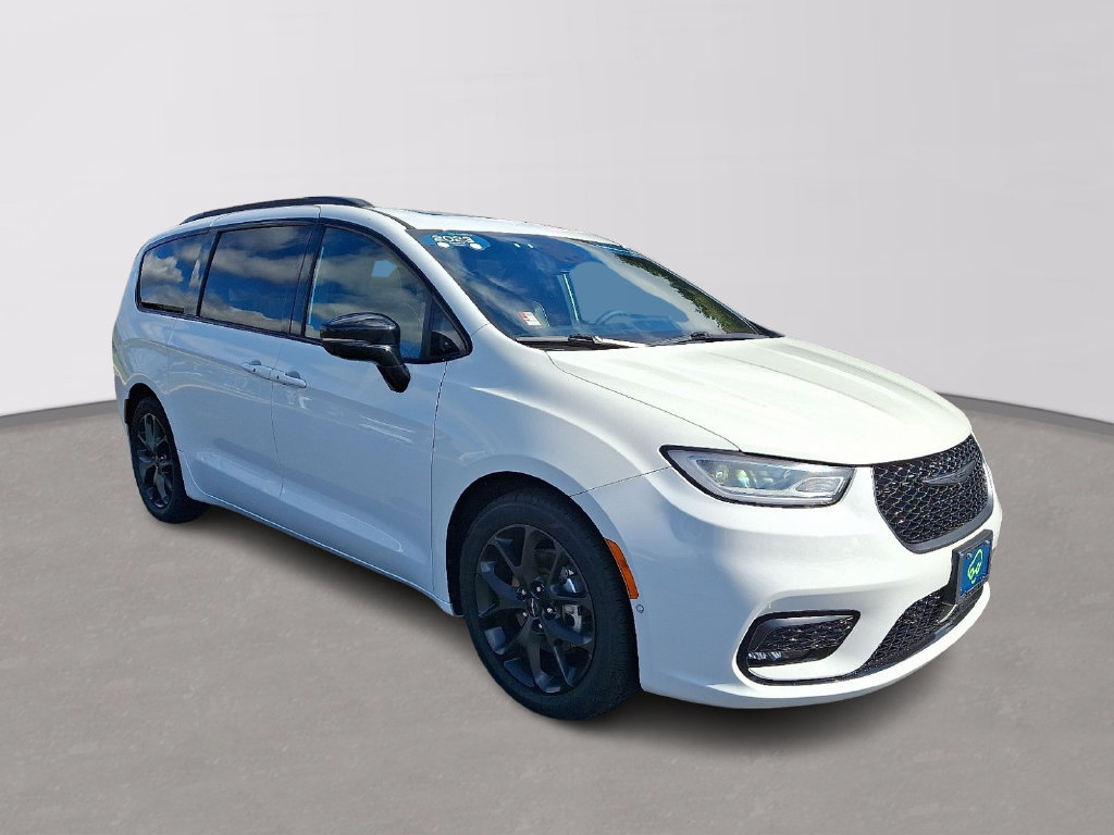 Used 2023 Chrysler Pacifica Limited w/ S Appearance Package FWD image 3