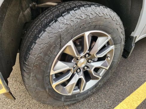 Used 2024 Chevrolet Silverado 1500 LT image 10