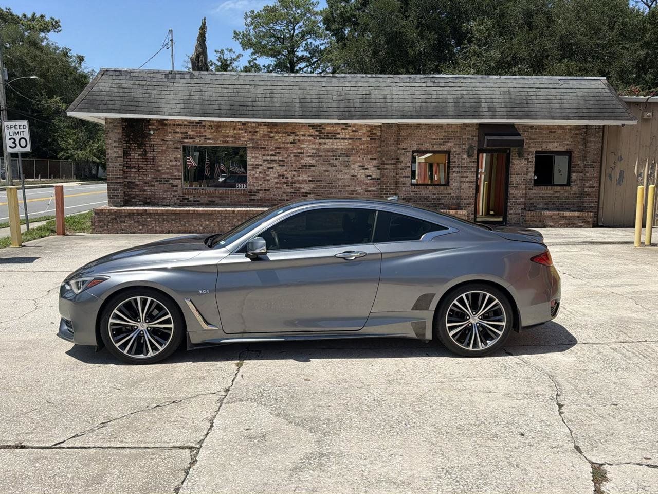 Used 2017 INFINITI Q60 3.0t w/ Premium Plus Package 3.0T RWD image 4