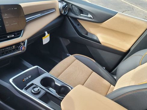 New 2026 Chevrolet Equinox ACTIV w/ Convenience Package III FWD image 23