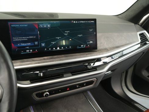 Used 2025 BMW X7 M60i image 50