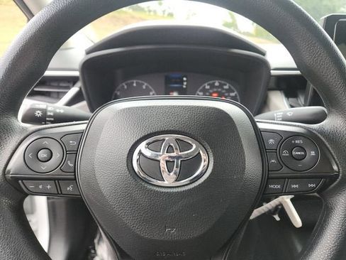 Used 2024 Toyota Corolla LE image 23