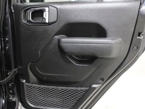 Used 2025 Jeep Wrangler Unlimited Rubicon image 28