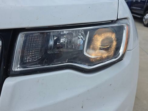 Used 2019 Jeep Grand Cherokee Limited AWD/4WD image 9