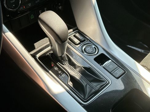 Used 2024 Mitsubishi Eclipse Cross SE image 20