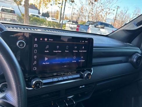 Used 2023 Chevrolet Colorado W/T image 17