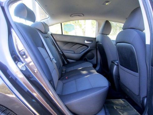 Used 2017 Kia Forte LX w/ LX Popular Package image 18