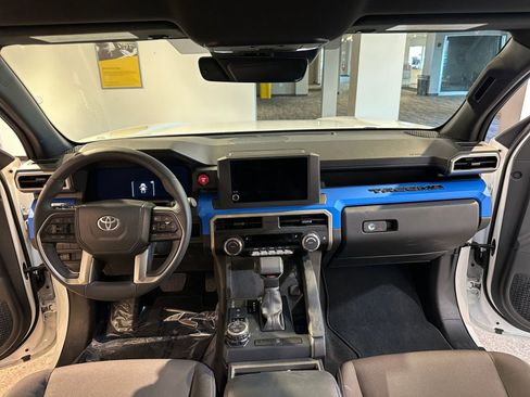 Used 2025 Toyota Tacoma TRD Off-Road image 33