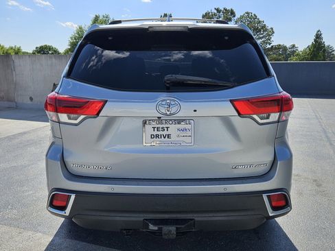 Used 2018 Toyota Highlander Limited Platinum image 9