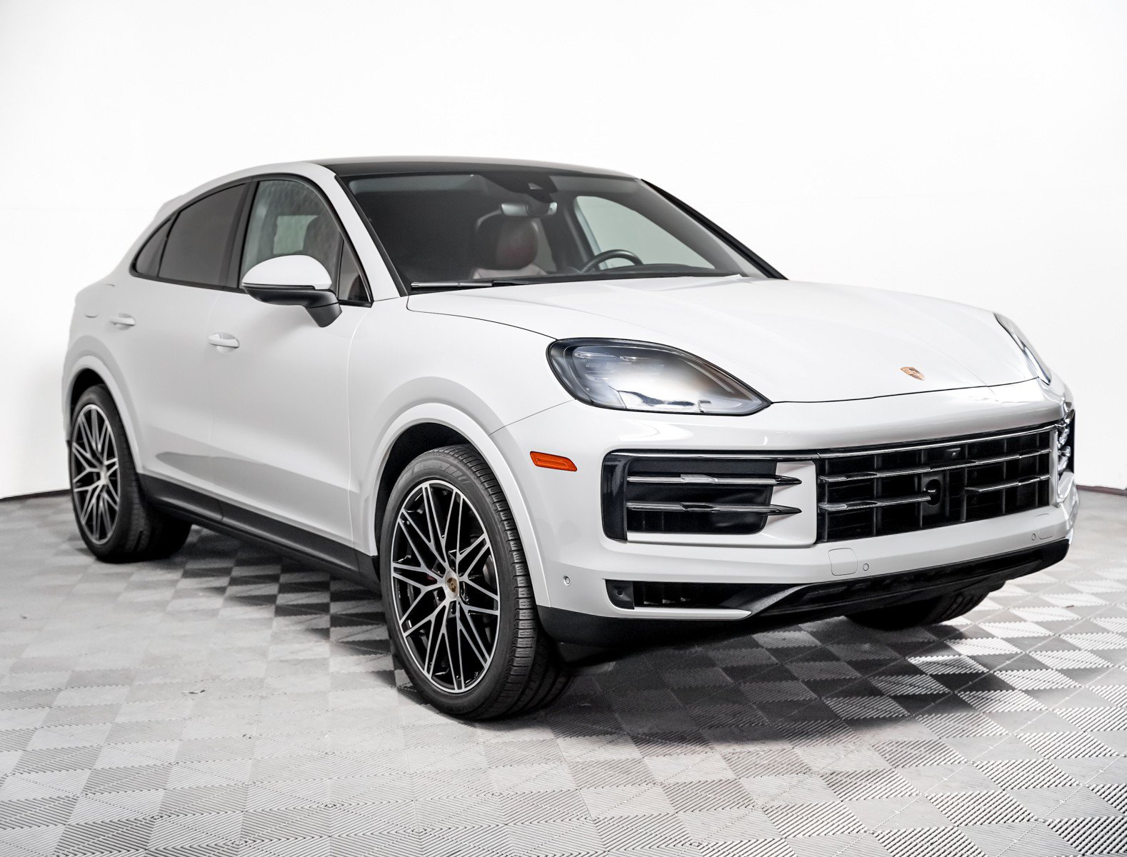 Certified 2024 Porsche Cayenne S w/ Premium Package Plus (PP1) AWD/4WD image 8