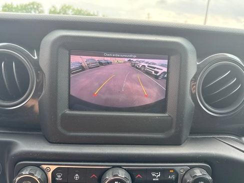 Used 2022 Jeep Wrangler Unlimited Sport AWD/4WD image 16