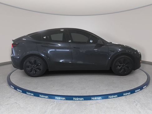 Used 2025 Tesla Model Y Long Range RWD image 5