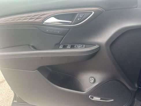Used 2023 Buick Envision Avenir image 27
