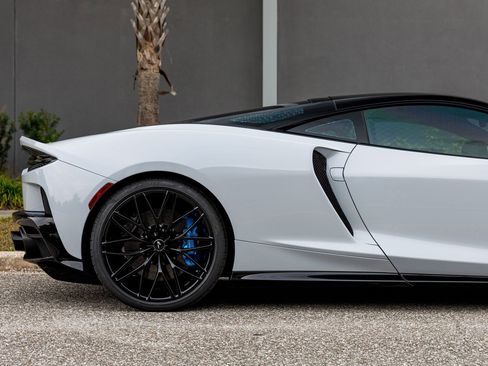 Used 2023 McLaren GT image 4