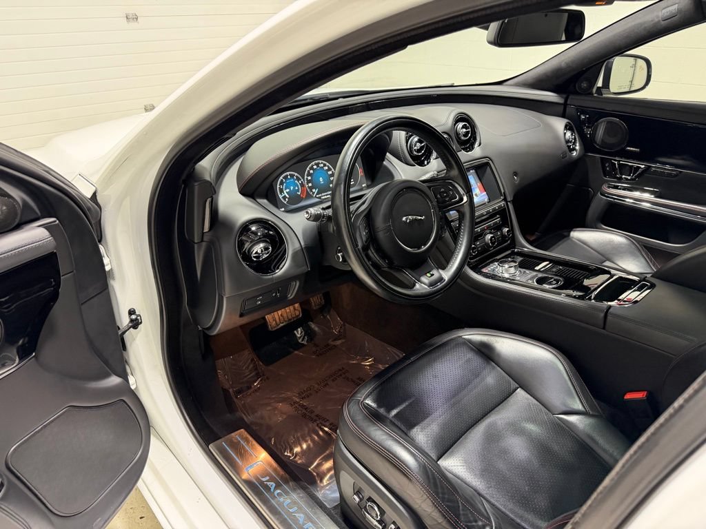 Used 2016 Jaguar XJ RWD image 10