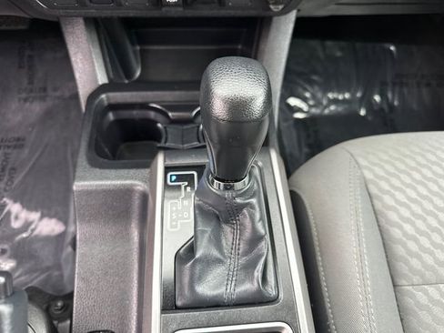 Used 2022 Toyota Tacoma SR5 AWD/4WD image 25