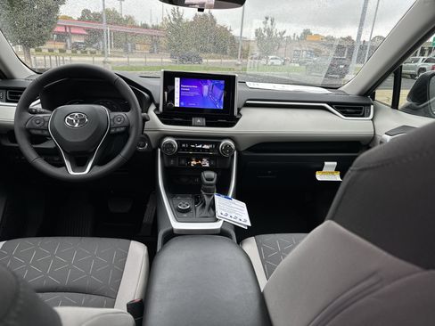 Used 2025 Toyota RAV4 XLE w/ Convenience Package image 12